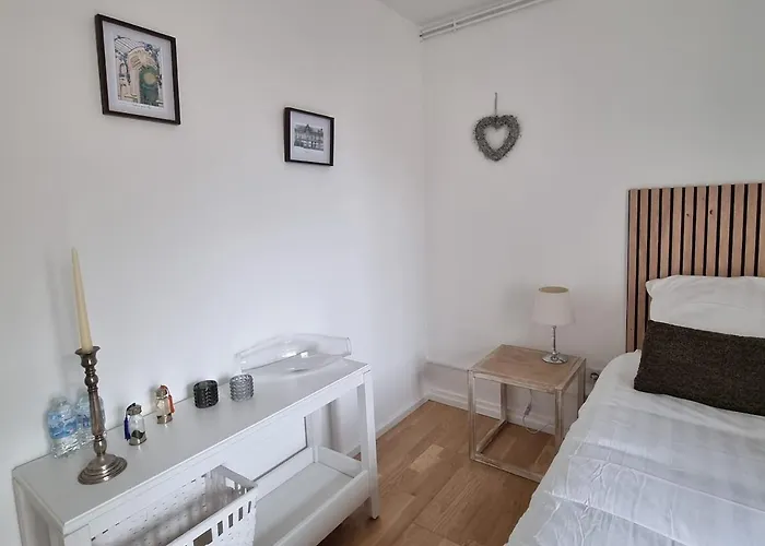 La Cardinale By Les Victoria Nancy