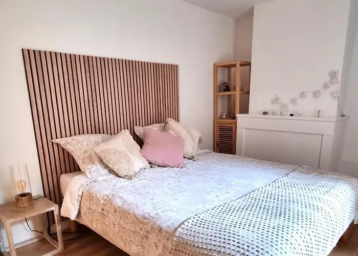 La Cardinale By Les Victoria